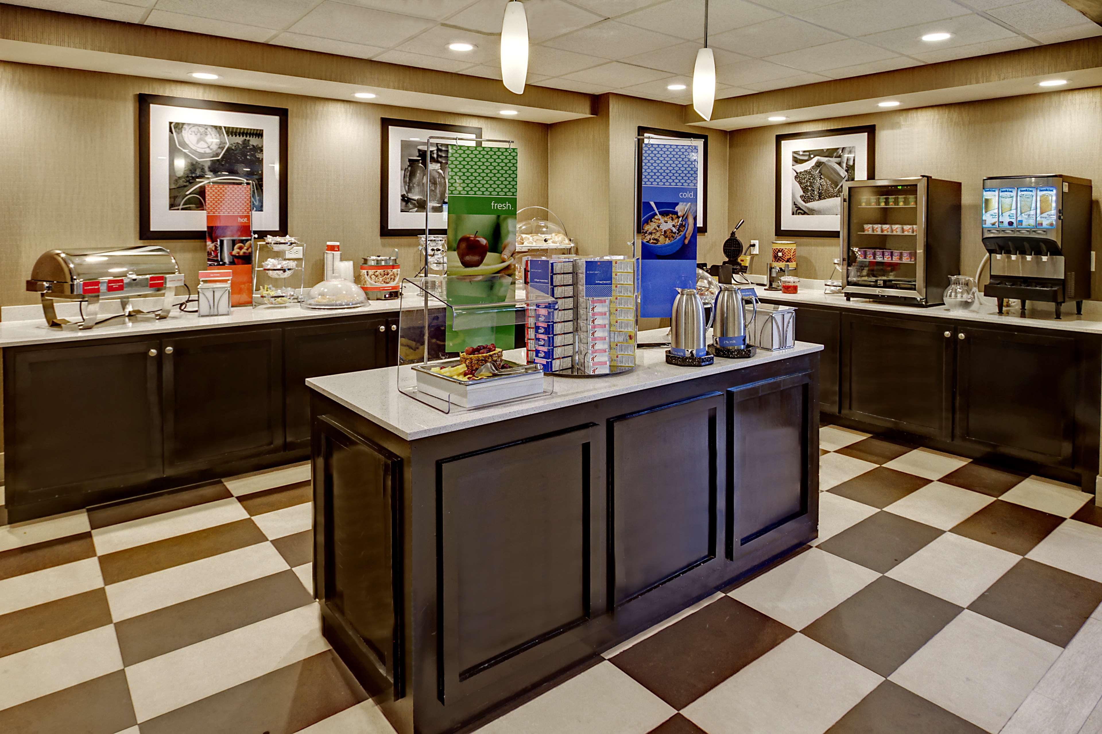 Hampton Inn Cookeville Exterior photo